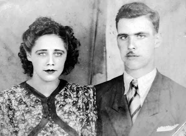 Papai e mamãe após o seu casamento, nos anos 40 do século XX