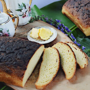 O brote, o pão pomerano dos capixabas, servido e à espera de ser consumido.